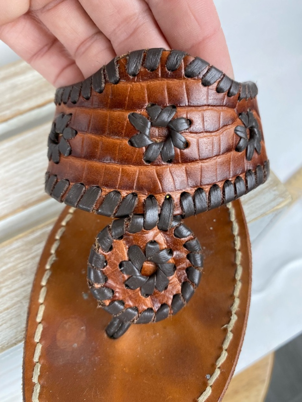 Jack Rogers Navajo flat sandals in a brown crocodile-embossed leather finish 7M - Picture 2 of 15